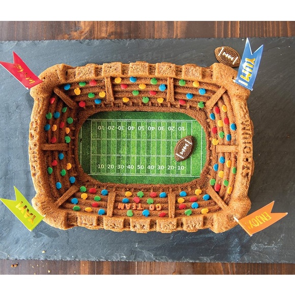 NWT Nordic Ware Stadium Bundt Pan - Picture 12 of 12